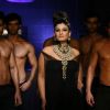 Raveena Tandon walks for Raj Mahtani Jewellery at HDIL India Couture Week 2010