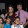 Parul Chauhan with co-actor Naveen Saini and kids at the Bidaai Farewell Party