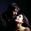 Romantic scene of Kareena and Ajay Devgan | Omkara Photo Gallery