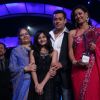 Shweta Tiwari and her Family with Salman Khan at Finale of Bigg Boss 4