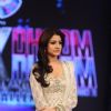Anushka Sharma as a guest on Chak Dhoom Dhoom 2 - Team Challenge