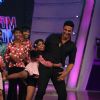 Akshay Kumar with contestants on Chak Dhoom Dhoom 2 - Team Challenge