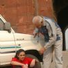 Dara Singh asking questions to Mandira Bedi | 42 Kms... Photo Gallery