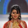 Model walks the ramp for Sangam Chains at IIJW 2011