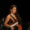 Mahima Chaudhry walks the ramp for Sawansukha Jewellers Show at IIJW 2011