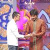 Harshad Chopra getting Favourate Naya Sadaysa Award in SPA 08