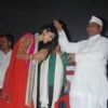 Anna Hazare meets the star cast of Gali Gali Chor Hain
