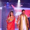 Cast of 'Housefull 2' walks the ramp for Aki Narula