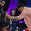 Akshay Kumar on the sets of Dance India Dance to promote Rowdy Rathore