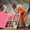 Madhuri Dixit, Lata Mangeshkar and Bal Thackeray at Dinanath Mangeshkar Awards