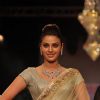 Anuskha Ranjan on ramp at the Beti show by Vikram Phadnis at IIJW 2012