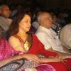 Kavita Krishnamoorthy honoured by Hema Malini with the Udiyaman Sansthan's Ravindra Jain Samman