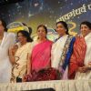 Hridayanath, Usha Mangeshkar, Asha Bhonsle & Lata Mangeshkar at Pandit Dinanath Mangeshkar Awards