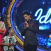 Mandira Bedi, Sugandha with Shah Rukh Khan at Film Chennai Express Promotion at Indian Idol Junior