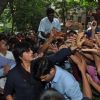 Shahrukh Khan promotes Chennai Express and greets his fans.
