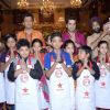Chef Vikas Khanna, Chef Kunal Kapoor and Chef Jolly along with the contestants at the ISKON temple