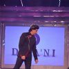 Shahrukh Khan performs as he pays tribute to Yash Chopra