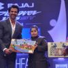 Hrithik Roshan gifts a painting to the achiever at Dr. Batra's Positive Health Awards 2013