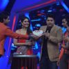Sajid Khan shows the cake to everyone on Nach Baliye 6