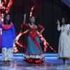 Dedh Ishqiya promotions on Dance India Dance Season 4