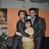 Ranveer Singh and Arjun Kapoor give Bharti Singh a hug on Comedy Circus