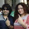 Kailash Kher casts his vote at a polling station in Mumbai