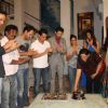 On shoot cake cutting of Main Na Bhoolungi's 100 episode celebration