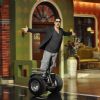 Akshay Kumar makes a grand entry on Comedy Nights With Kapil