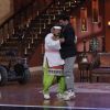 Palak hugs Akshay Kumar on Comedy Nights With Kapil