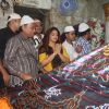 Vidya Balan offering her prayers at Mahim Darga