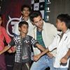 Armaan dances with the younger fans