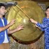 Deeksha tries to hammer Armaan's head on Entertainment Ke Liye Kuch Bhi Karega