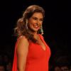 Lisa Ray dazzeled the ramp at the IIJW 2014 - Day 1