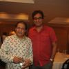 Anup Jalota and Talat Aziz pose for the media