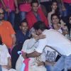 Shah Rukh Khan hugs Jaya Bachchan at Pro Kabbadi League