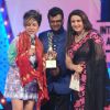 Aneel Murarka and Poonam Dhillon awarding Hard Kaur at International Indian Achiever's Award 2014