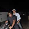 Akshay Kumar was spotted sitting on the bike with his bodyguard at PVR