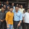 Akshay Kumar and Aditya Thackeray pose for the media