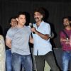Makrand Deshpande offers the mike to Aamir Khan at the Premier of Saturday Sunday