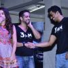 Rannvijay and Salil shake hands at the Trailer Launch of 3 AM