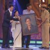 Shah Rukh Khan felicitated with his portrait at a Police Event in Kolkota