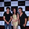 Amy Billimoria poses with guests at Vikram Phadnis Bash