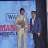 Siddharth Shukla being felicitated at Mandate Model Hunt 2014