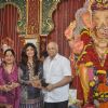 Shilpa Shetty visits Andhericha Raja with her parents