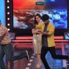 Salman Khan : Shahid Kapoor and Shraddha Kapoor dances with Salman Khan on BB8