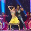 Malaika Arora Khan performs with Sonu Sood at the Slam Tour in Sears Center Arena, Chicago