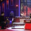 Rekha plays a harmonium on Comedy Nights with Kapil