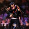 Hrithik carries Priyanka at the Opening Ceremony of the Indian Super League