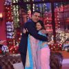 Sumona Chakravarti gives Boman Irani a hug on Comedy Nights with Kapil