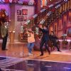 Vivaan Shah shakes a leg with a fan on Comedy Nights with Kapil